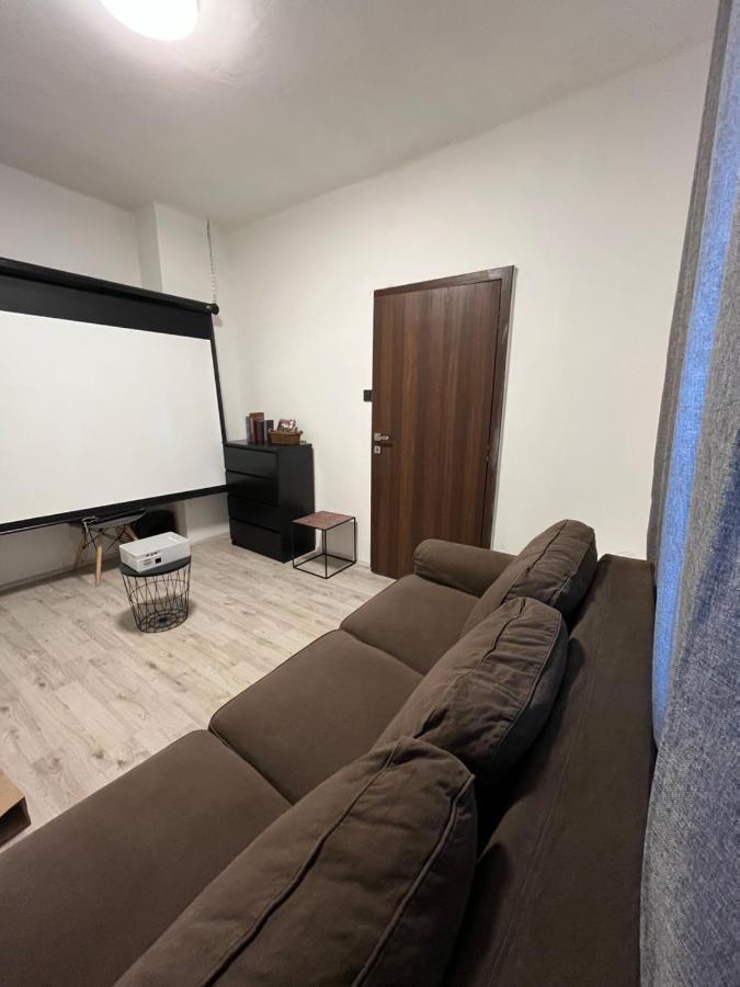 Large 3 Bedroom Apartment With City Skyline View Карловы Вары Экстерьер фото